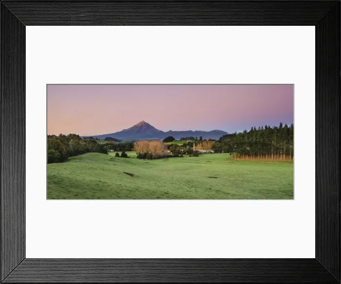 Framed Print : Early morning view of Mount Taranaki from New Plymouth, New Zealand Framed Print : Early morning view of Mount Taranaki from New Plymouth, New Zealand