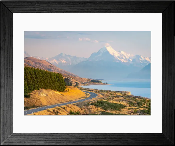 Framed Print : Snowcapped Mount Cook viewed from Lake Pukaki viewing point at sunrise Framed Print : Snowcapped Mount Cook viewed from Lake Pukaki viewing point at sunrise