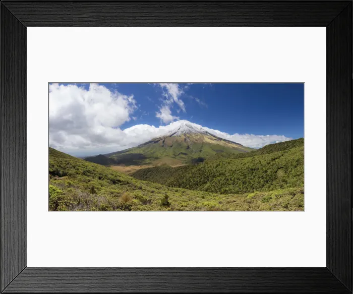 Framed Print : View of the Taranaki volcano in New Zealand northern island on a sunny day Framed Print : View of the Taranaki volcano in New Zealand northern island on a sunny day