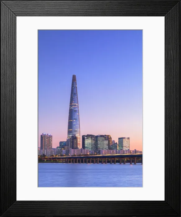 Framed Print : Lotte World Tower and Han River at dusk, Seoul, South Korea Framed Print : Lotte World Tower and Han River at dusk, Seoul, South Korea