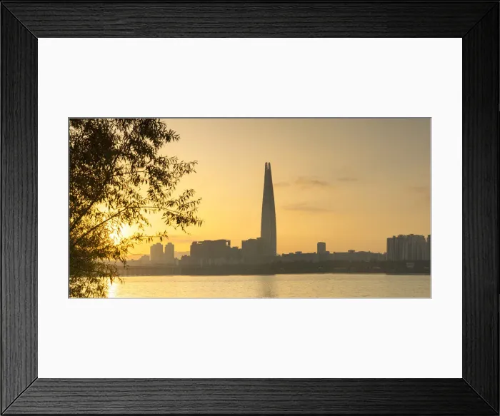 Framed Print : Lotte World Tower and Han River at dawn, Seoul, South Korea Framed Print : Lotte World Tower and Han River at dawn, Seoul, South Korea