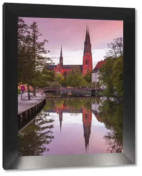 Sweden, Central Sweden, Uppsala, Domkyrka Cathedral, reflection, dusk