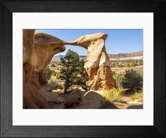 Framed Print : Metate Arch at Devils Garden on sunny day, Grand Staircase-Escalante National Framed Print : Metate Arch at Devils Garden on sunny day, Grand Staircase-Escalante National