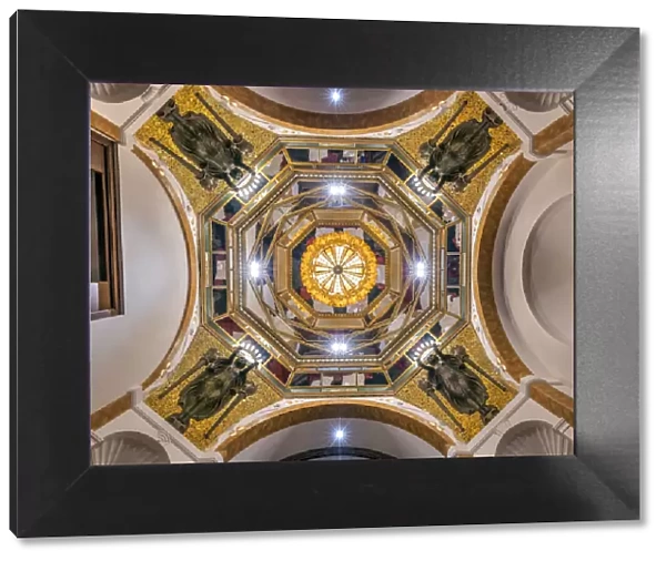 Mirrored octagon ceiling, Sluka confectionery, Vienna, Austria