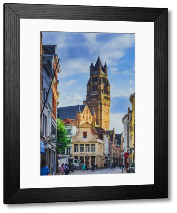 Framed Print : View of the Sint Salvator Cathedral at sunset in Bruges, Belgium Framed Print : View of the Sint Salvator Cathedral at sunset in Bruges, Belgium