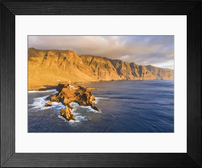 Framed Print : Punta de Teno lighthouse at sunset. Acantilados de Los Gigantes (cliffs) in background Framed Print : Punta de Teno lighthouse at sunset. Acantilados de Los Gigantes (cliffs) in background