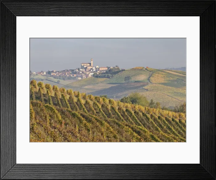 Framed Print : Monferrato, Asti district, Piedmont, Italy. Autumn in the Monferrato wine region Framed Print : Monferrato, Asti district, Piedmont, Italy. Autumn in the Monferrato wine region