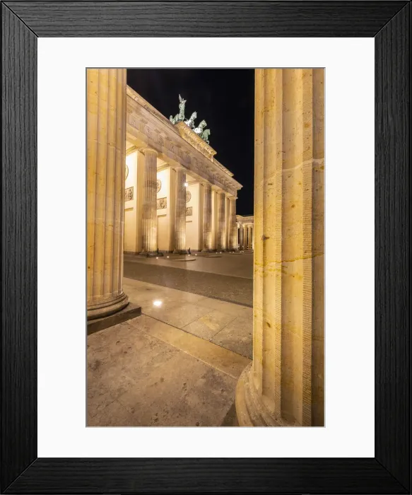 Framed Print : Brandenburger Tor at night, Mitte, Berlin, Germany Framed Print : Brandenburger Tor at night, Mitte, Berlin, Germany