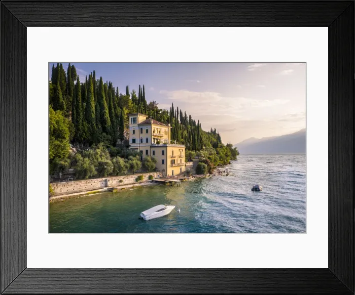 Framed Print : A villa on the western side of Garda Lake, near Toscolano Maderno village Framed Print : A villa on the western side of Garda Lake, near Toscolano Maderno village