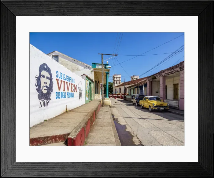 Framed Print : Mural Painting with Che Guevara and Camilo Cienfuegos, Antonio Maceo Street, Baracoa Framed Print : Mural Painting with Che Guevara and Camilo Cienfuegos, Antonio Maceo Street, Baracoa