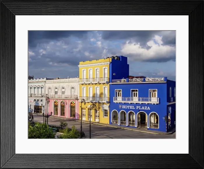 Framed Print : Serafin Sanchez Park and Hotel Plaza, elevated view, Sancti Spiritus