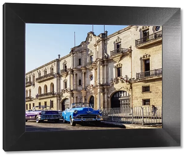 Vintage Cars in front of the San Carlos and San Ambrosio Seminary, La Habana Vieja