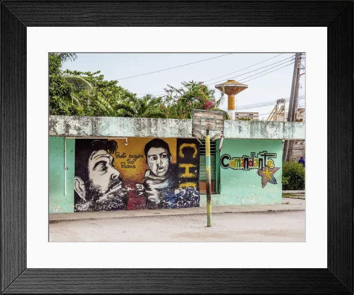 Framed Print : Mural painting with Che Guevara at the school wall, Santa Clara, Villa Clara Province Framed Print : Mural painting with Che Guevara at the school wall, Santa Clara, Villa Clara Province