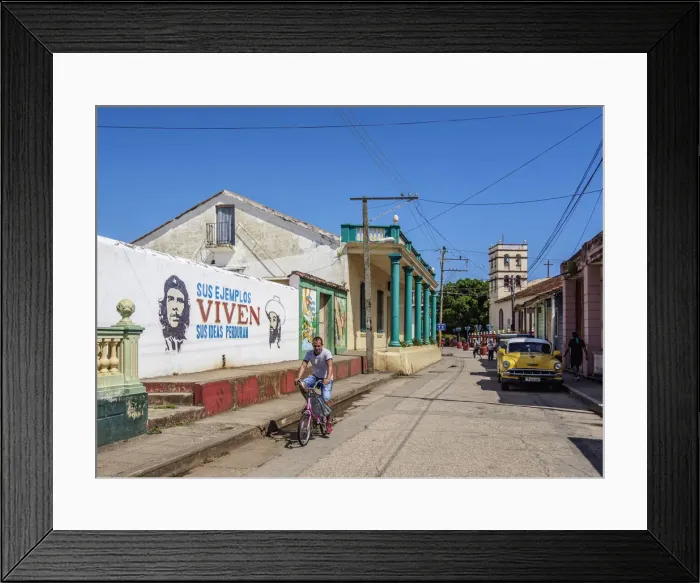 Framed Print : Mural Painting with Che Guevara and Camilo Cienfuegos, Antonio Maceo Street, Baracoa Framed Print : Mural Painting with Che Guevara and Camilo Cienfuegos, Antonio Maceo Street, Baracoa