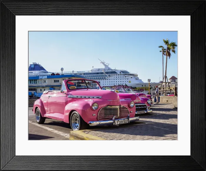 Framed Print : Vintage Cars in the Port of Havana, La Habana Province, Cuba Framed Print : Vintage Cars in the Port of Havana, La Habana Province, Cuba