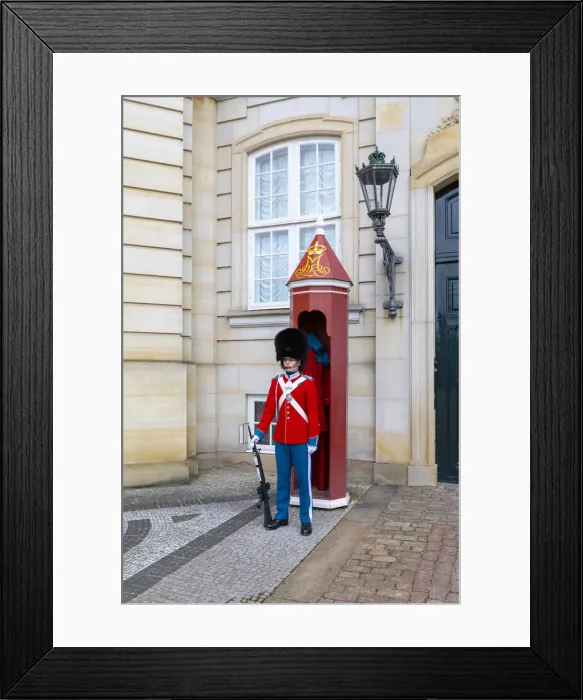 Framed Print : Changing of the Guard, Amalienborg Palace, Copenhagen, Denmark Framed Print : Changing of the Guard, Amalienborg Palace, Copenhagen, Denmark
