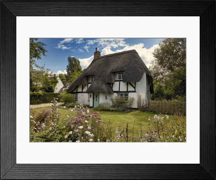 Framed Print : Thatch Cottage, Hampshire, England Framed Print : Thatch Cottage, Hampshire, England