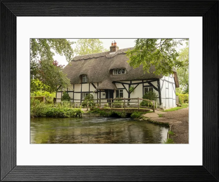 Framed Print : Thatch Cottage, New Alresford, Hampshire, England Framed Print : Thatch Cottage, New Alresford, Hampshire, England