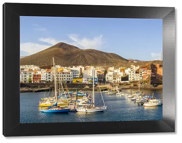 Spain, Canary Islands, El Hierro Island, La Restinga, town view from the port