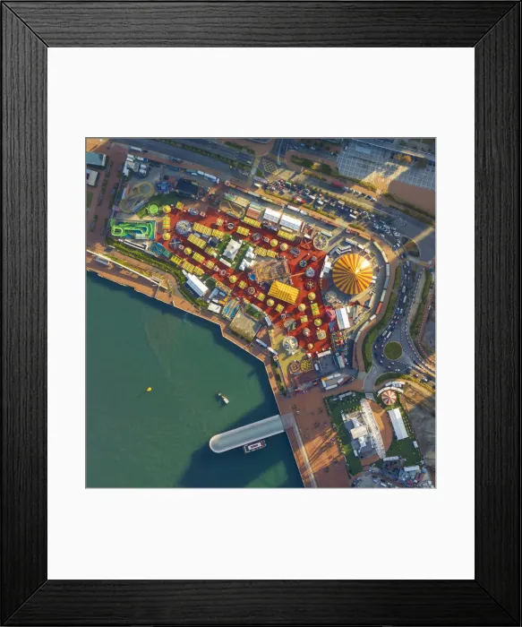 Framed Print : China, Hong Kong, Victoria Harbour and Hong Kong Island skyline Framed Print : China, Hong Kong, Victoria Harbour and Hong Kong Island skyline