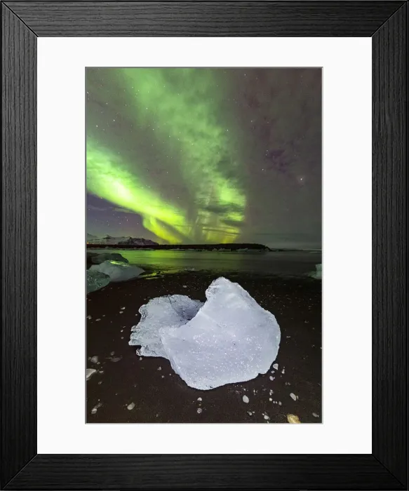 Framed Print : Northern lights over Diamond Beach, Jokulsarlon Glacier Lagoon, Hofn, Iceland, Europe Framed Print : Northern lights over Diamond Beach, Jokulsarlon Glacier Lagoon, Hofn, Iceland, Europe