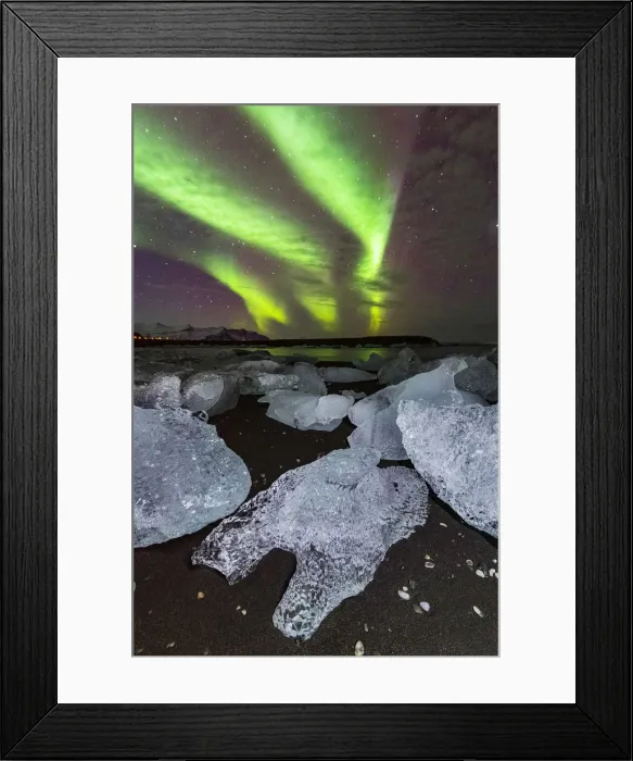 Framed Print : Northern lights over Diamond Beach, Jokulsarlon Glacier Lagoon, Hofn, Iceland, Europe Framed Print : Northern lights over Diamond Beach, Jokulsarlon Glacier Lagoon, Hofn, Iceland, Europe