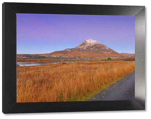 Ireland, Co. Donegal, Mount Errigal and country road at dusk