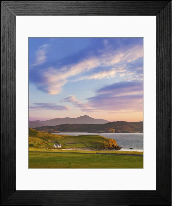 Framed Print : Ireland, Co. Donegal, Rosapenna, Downings, Muckish mountain and traditional Irish cottage