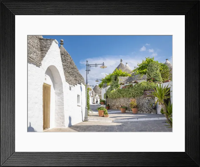 Framed Print : Traditional Trulli houses in Alberobello, Puglia, Italy, Europe Framed Print : Traditional Trulli houses in Alberobello, Puglia, Italy, Europe
