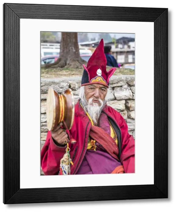 Framed Print : A priest sitting outside Punakha Dzong, Punakha, Punakha District, Bhutan Framed Print : A priest sitting outside Punakha Dzong, Punakha, Punakha District, Bhutan