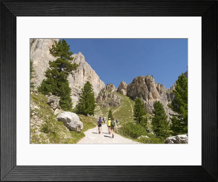 Framed Print : Hikers along the pathway from Gardeccia to Vajolet refuge in Catinaccio group Framed Print : Hikers along the pathway from Gardeccia to Vajolet refuge in Catinaccio group