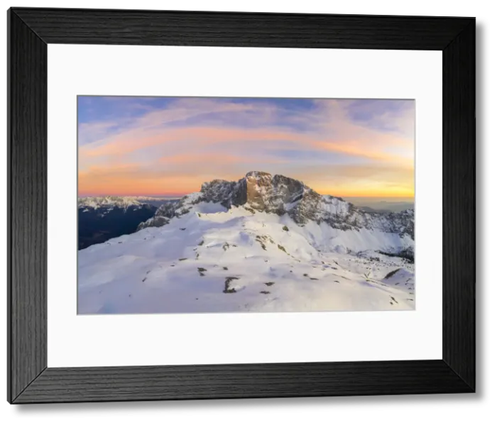 Framed Print : Aerial panorama of the snow-covered north face of the Presolana mountain in winter Framed Print : Aerial panorama of the snow-covered north face of the Presolana mountain in winter