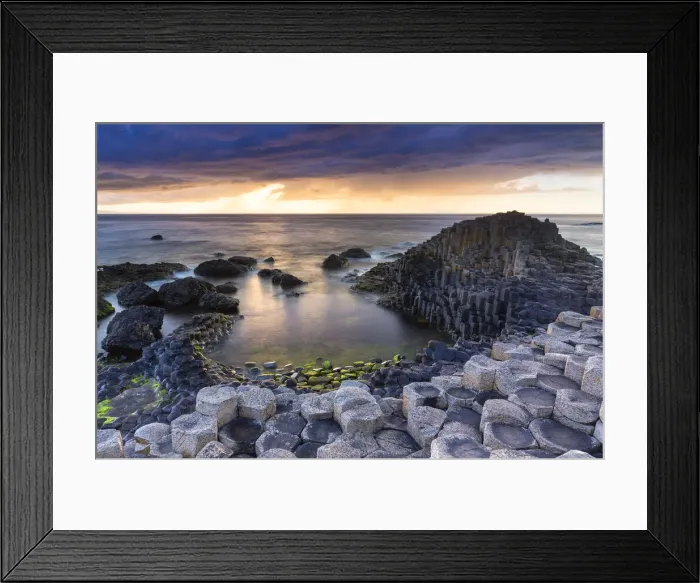 Framed Print : An epic sunset at the Giants Causeway with its iconic basalt columns