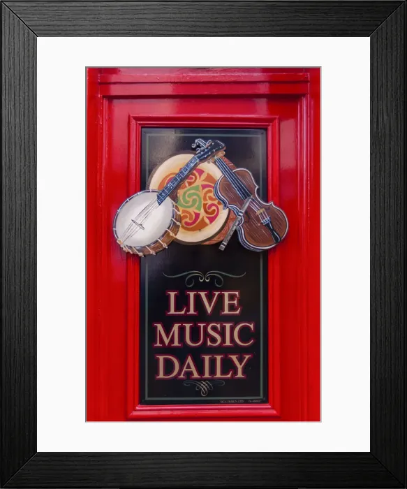 Framed Print : The Temple Bar pub, Temple Bar, Dublin, Ireland