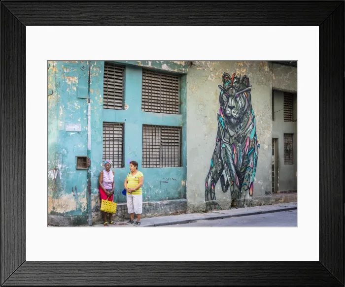 Framed Print : Two women talking in a street in La Habana Vieja (Old Town), Havana, Cuba Framed Print : Two women talking in a street in La Habana Vieja (Old Town), Havana, Cuba