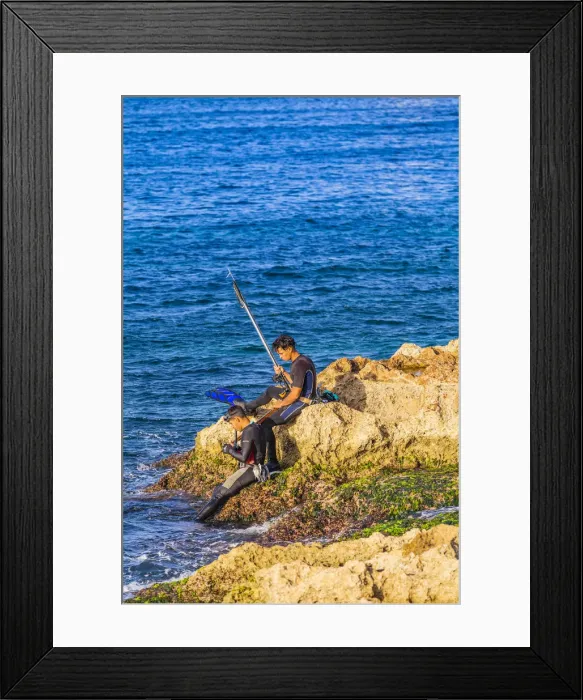 Framed Print : People spear fishing in the ocean off the Malecon, La Habana Vieja (Old Town), Havana Framed Print : People spear fishing in the ocean off the Malecon, La Habana Vieja (Old Town), Havana