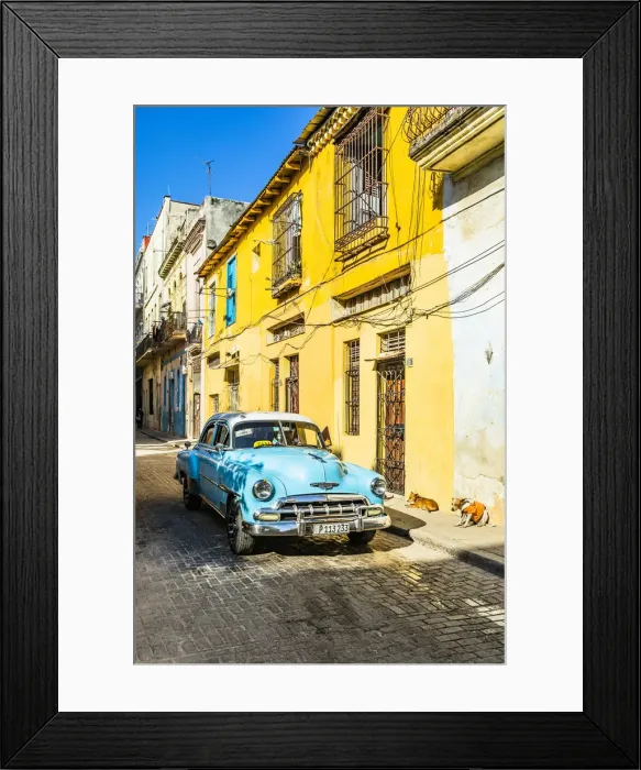 Framed Print : Classic car in a narrow street in La Habana Vieja (Old Town), Havana, Cuba