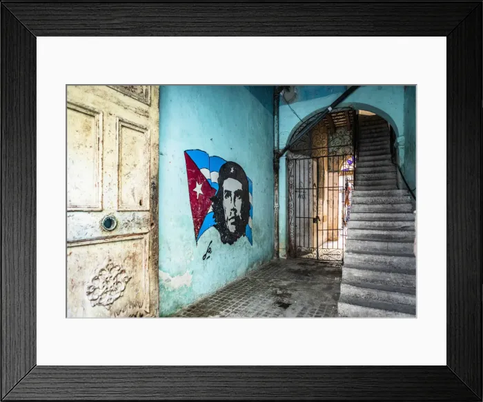 Framed Print : Che Guevara street art in an entrance of an old house in La Habana Vieja (Old Town) Framed Print : Che Guevara street art in an entrance of an old house in La Habana Vieja (Old Town)