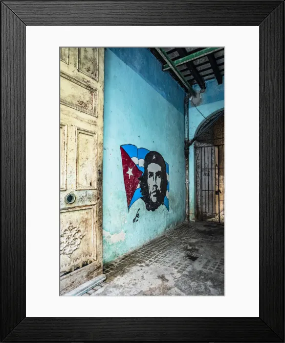 Framed Print : Che Guevara street art in an entrance of an old house in La Habana Vieja (Old Town) Framed Print : Che Guevara street art in an entrance of an old house in La Habana Vieja (Old Town)