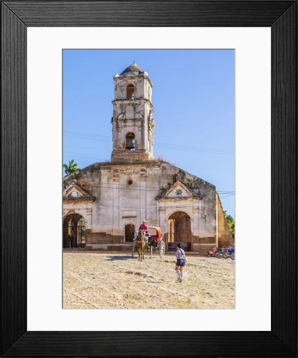 Framed Print : Horse-drawn carriage in front of Iglesia de Santa Ana in Trinidad, Sancti Spiritus, Cuba