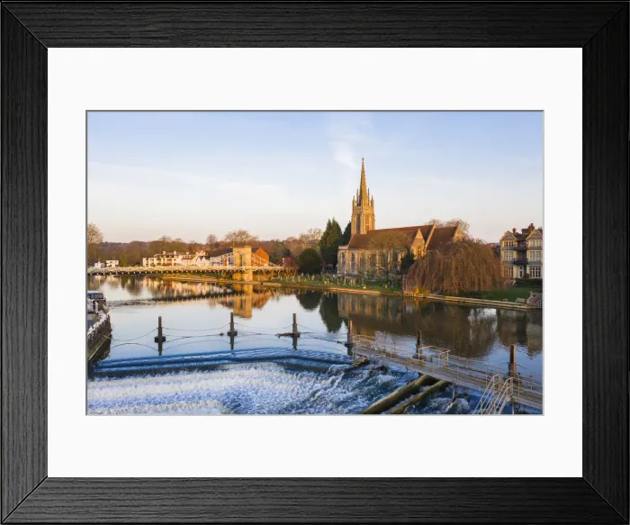Framed Print : Marlow Bridge crossing the river Thames, Marlow, Buckinghamshire, England, UK Framed Print : Marlow Bridge crossing the river Thames, Marlow, Buckinghamshire, England, UK