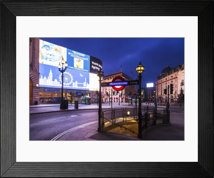 Framed Print : Piccadilly Circus, London, England, UK Framed Print : Piccadilly Circus, London, England, UK