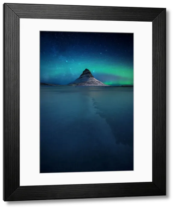 Framed Print : Northern lights over the Kirkjufell mountain in winter, Snaefellsnes Peninsula, Iceland Framed Print : Northern lights over the Kirkjufell mountain in winter, Snaefellsnes Peninsula, Iceland