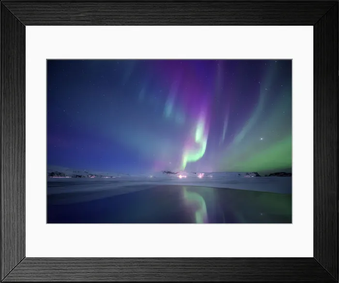 Framed Print : Northern lights over Dyrholaey lagoon during winter, Sudurland, Iceland Framed Print : Northern lights over Dyrholaey lagoon during winter, Sudurland, Iceland