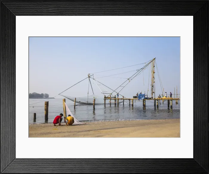 Framed Print : India, Kerala, Cochin - Kochi, Fishermen untable thir nets inthe background are Chinese Framed Print : India, Kerala, Cochin - Kochi, Fishermen untable thir nets inthe background are Chinese