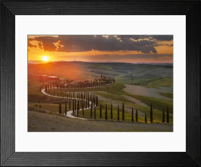 Framed Print : Podere Baccoleno during a spring sunset, Tuscany, Italy