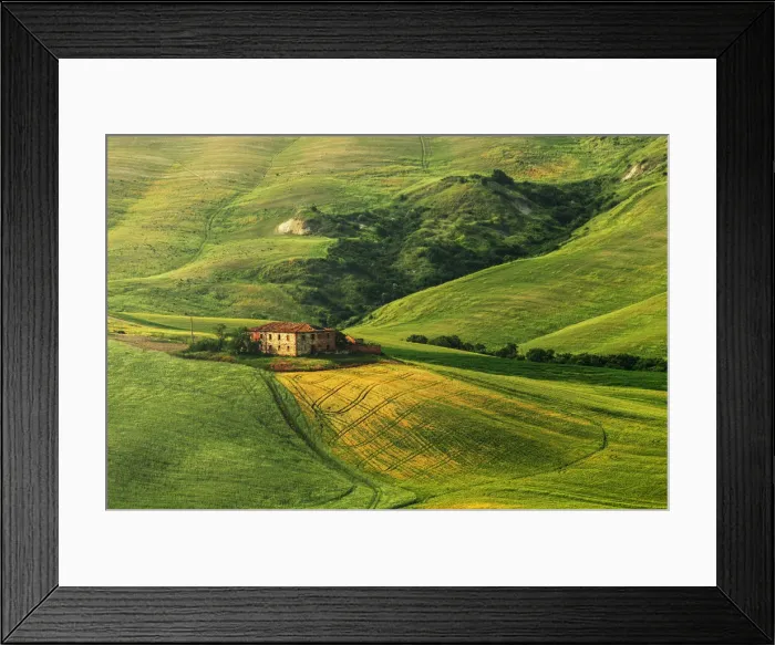 Framed Print : A lonely countryhouse in the heart of the Siena countryside during a spring afternoon Framed Print : A lonely countryhouse in the heart of the Siena countryside during a spring afternoon