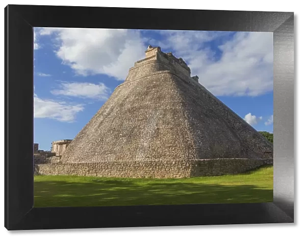 Pyramid of the Magician, Mayan ruined city, 9th century, Uxmal, Yucatan, Mexico