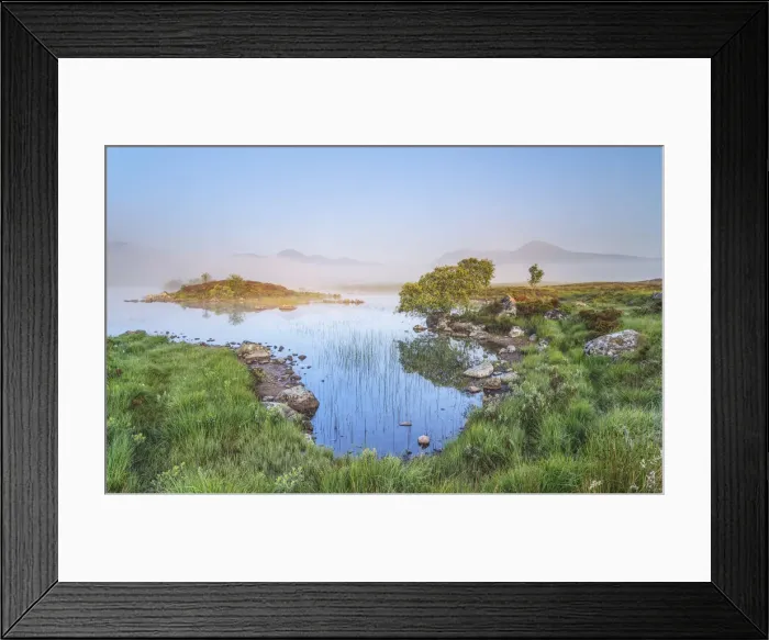 Framed Print : Beautiful morning light at Loch Na Claise, Rannoch Moor, Western Highlands, Scozia Framed Print : Beautiful morning light at Loch Na Claise, Rannoch Moor, Western Highlands, Scozia