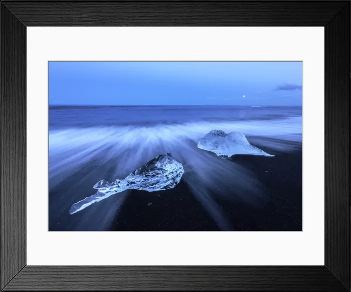 Framed Print : Icebergs stranded on the Breidamerkursandur beach in the Vatnajokull National Park Framed Print : Icebergs stranded on the Breidamerkursandur beach in the Vatnajokull National Park
